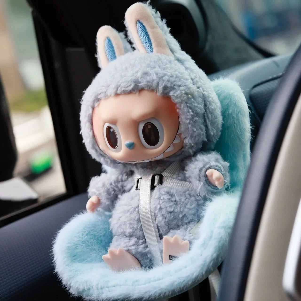 Labubu Car Doll Seat – Cute Safety Seat & Air Vent Decoration (15–17cm Dolls)